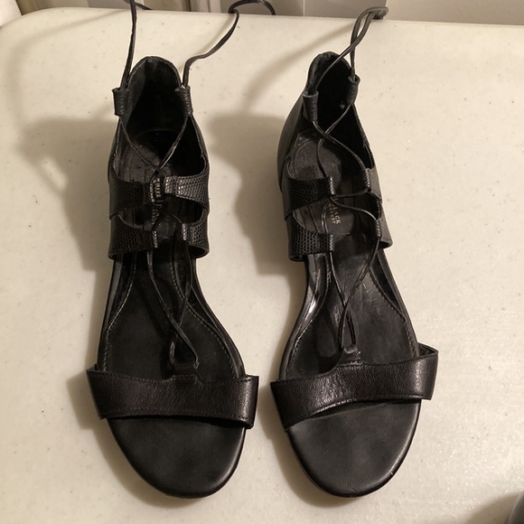 White House Black Market Vintage Strappy Black Flats/Sandals Sz 6M - Picture 5 of 8